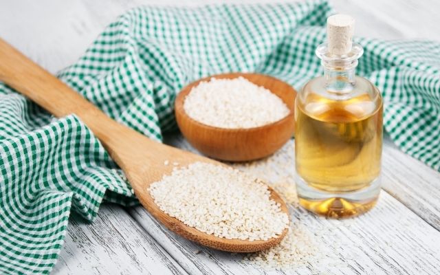 Преимущества использования кунжутного масла для лица