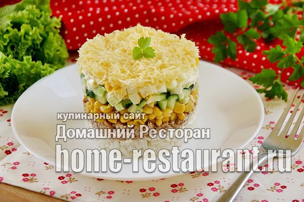 Как приготовить слоеный салат с рисом и кукурузой